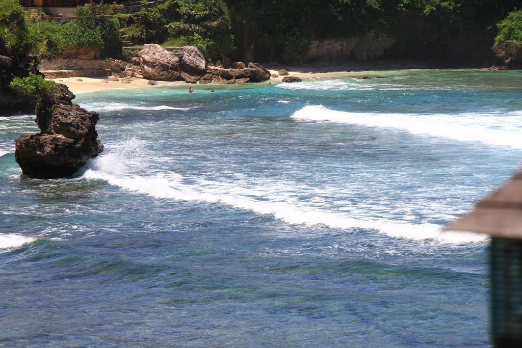 ホテルJennys Place レンボンガン島 エクステリア 写真