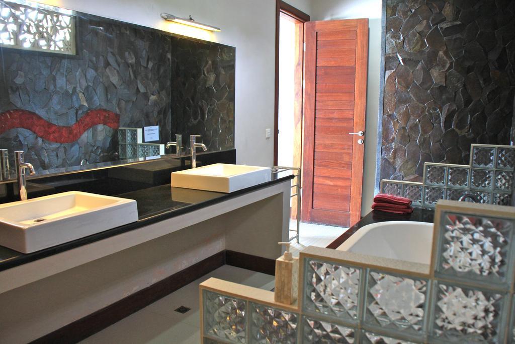 ホテルJennys Place レンボンガン島 部屋 写真