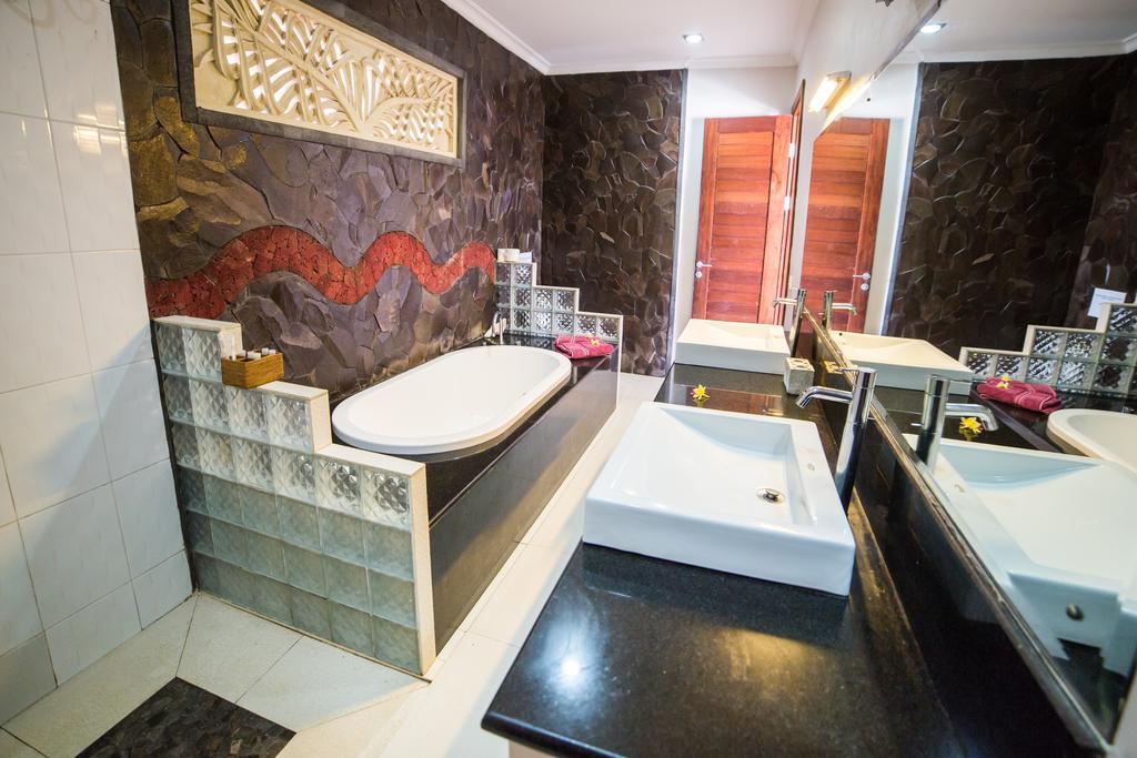 ホテルJennys Place レンボンガン島 エクステリア 写真